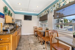 Free daily full breakfast - Best Western Tradewinds (Morro Bay)