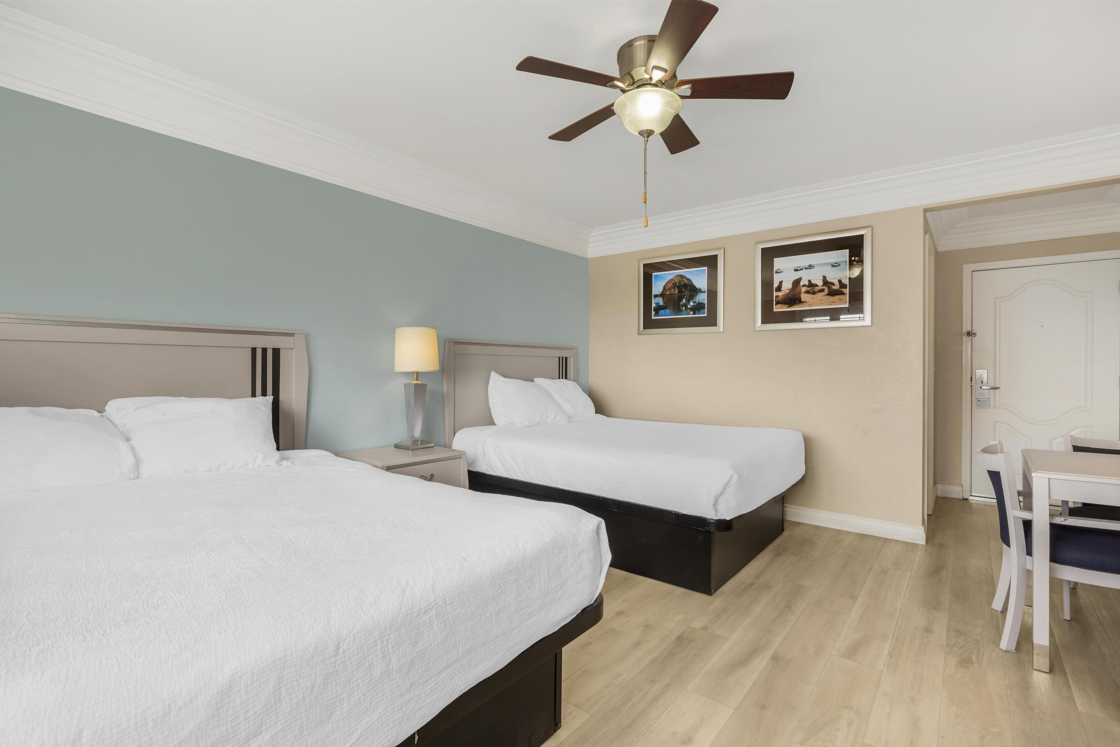 标准房, 2 张大床, 无烟房, 冰箱 (Larger Room) | 高档床上用品、客房内保险箱、办公桌、笔记本电脑工作区