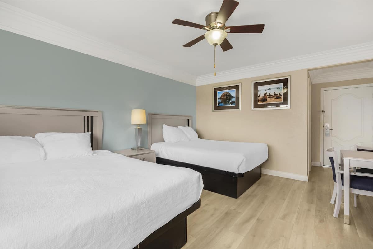 Literie de qualité supérieure, coffres-forts dans les chambres, bureau