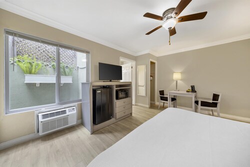 Best Western Tradewinds