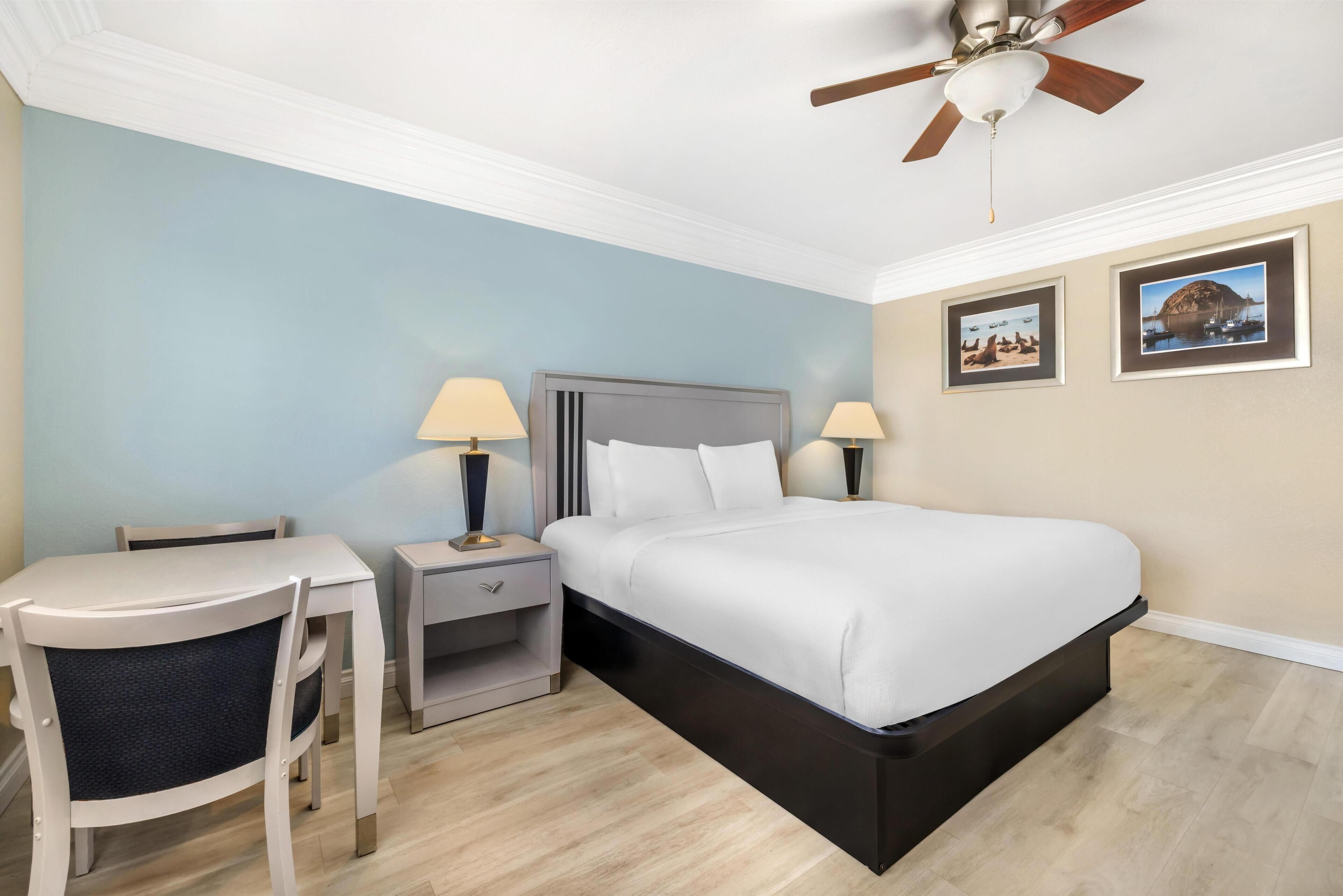 Standard Room, 1 King Bed, Refrigerator, Partial Ocean View | Premium bedding, in-room safe, desk, laptop workspace