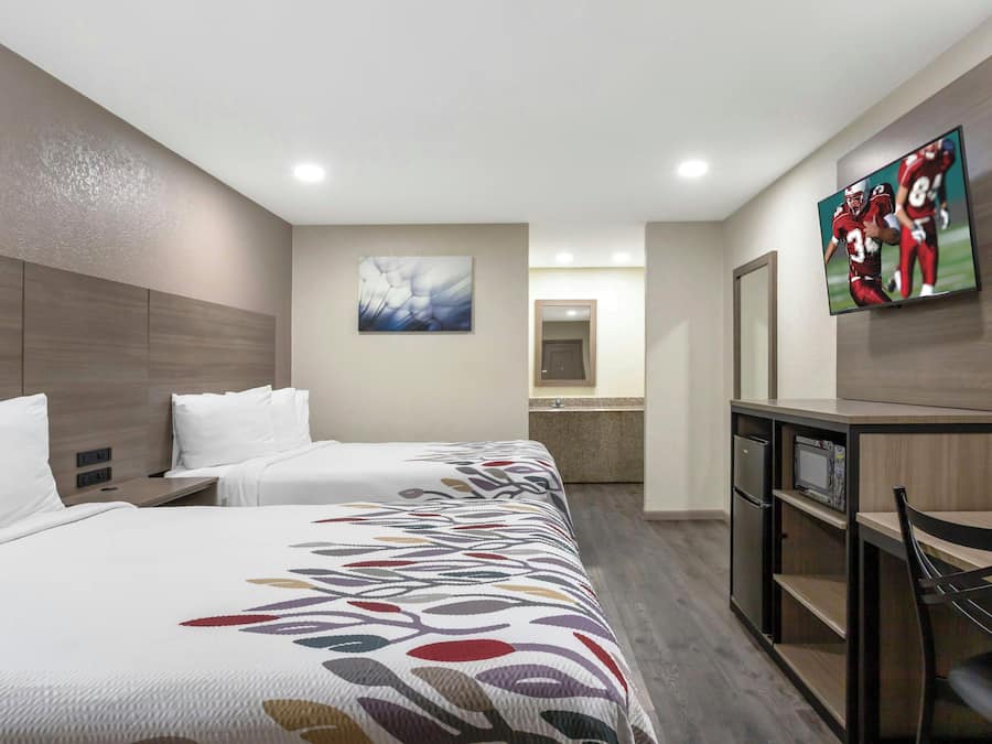 Blackout drapes, free WiFi, bed sheets