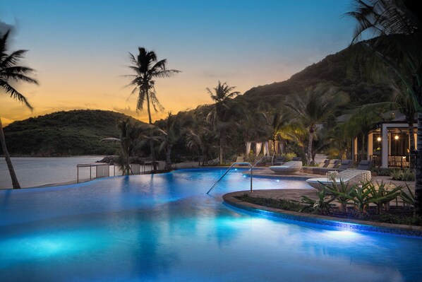 2 outdoor pools, cabanas (surcharge)