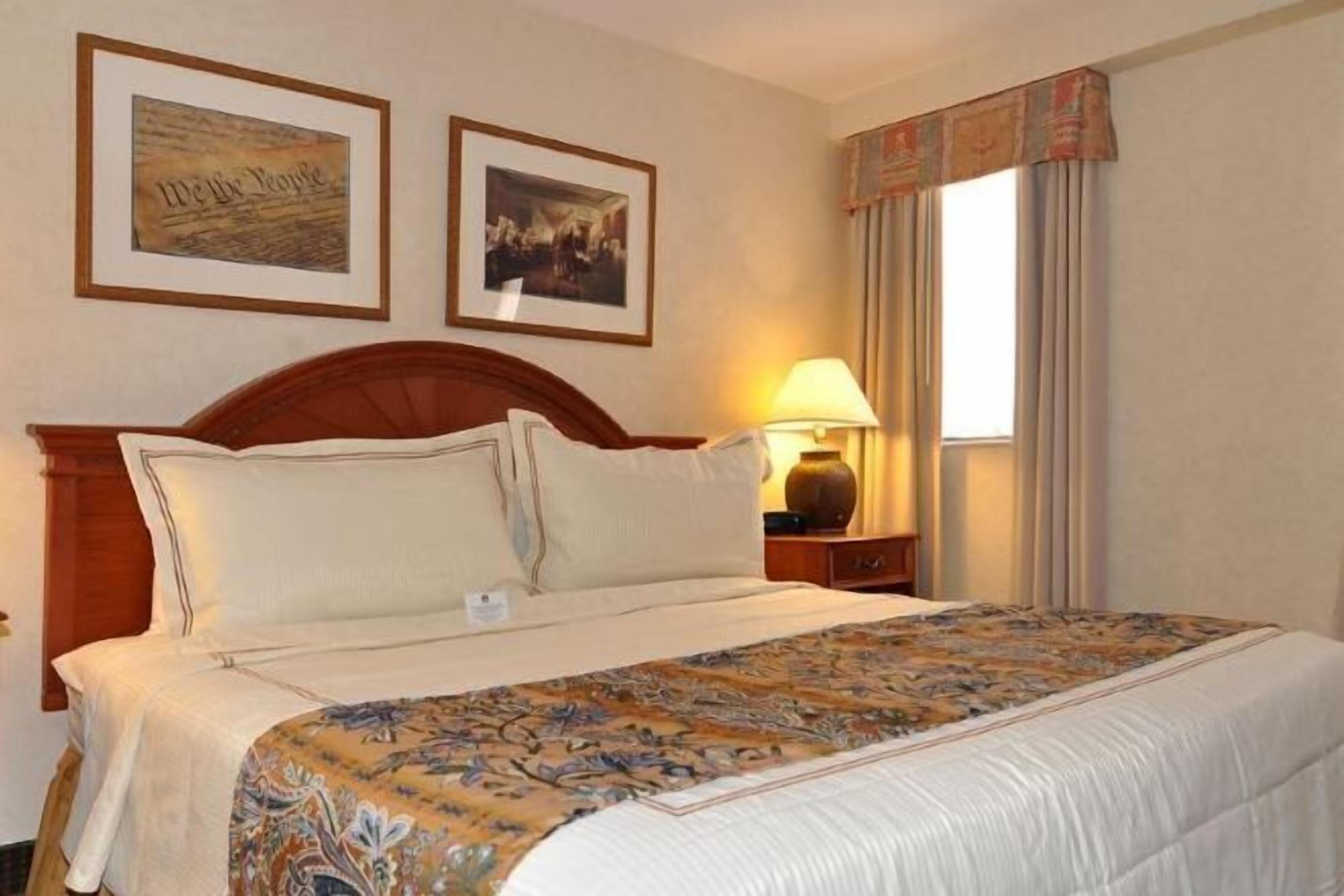 저자극성 침구, 책상, 다리미/다리미판, 무료 유아용 침대