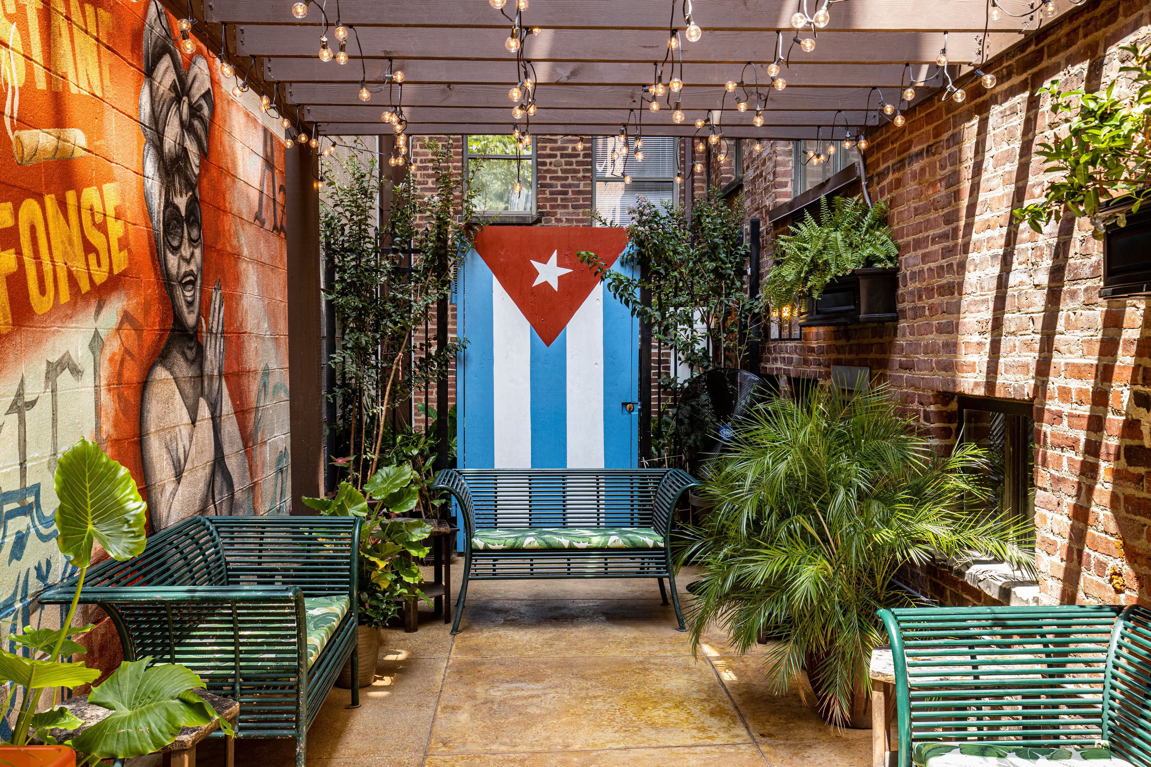 garden views, serves dinner and happy hour