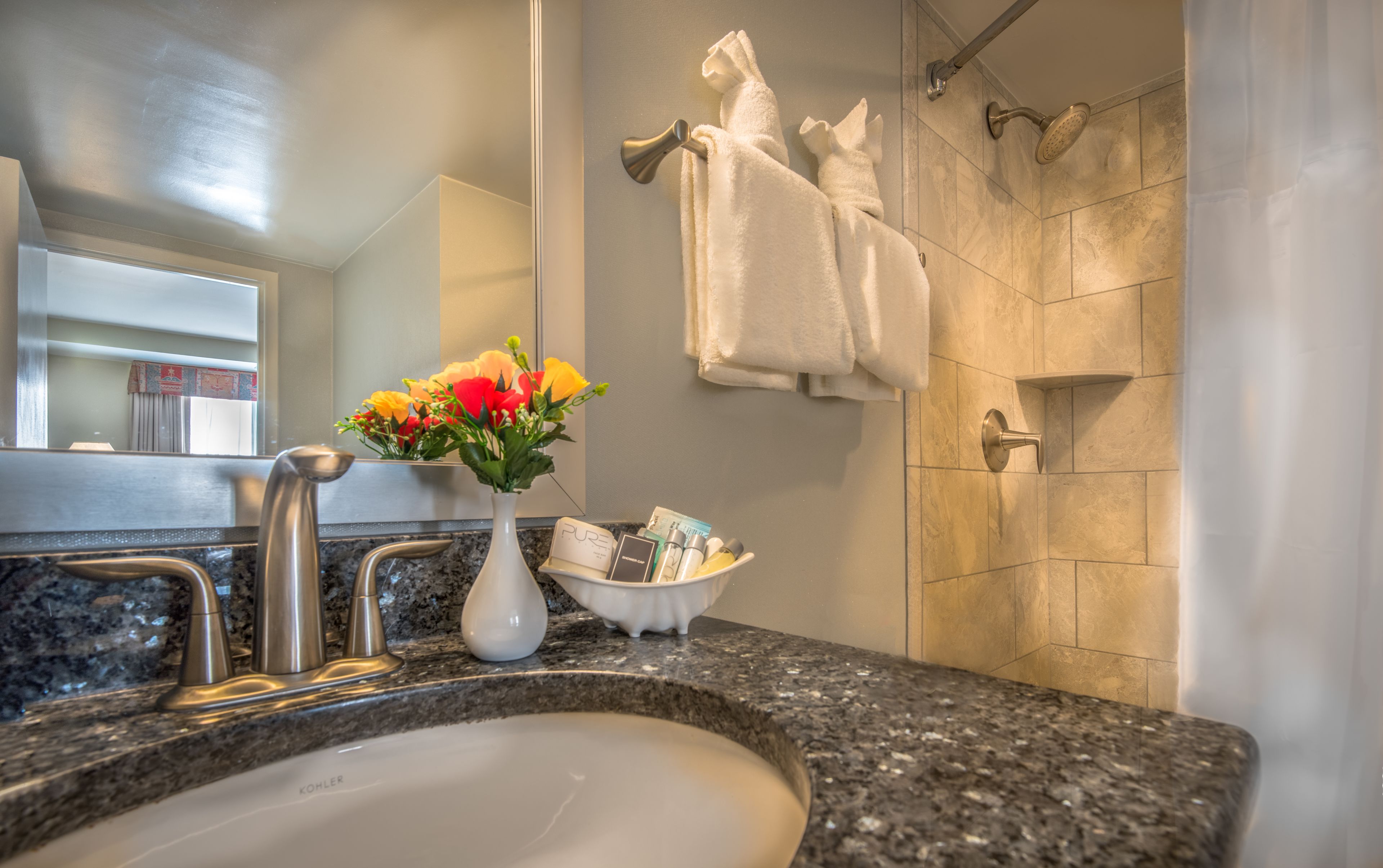 combined shower/bathtub, free toiletries, hair dryer, towels