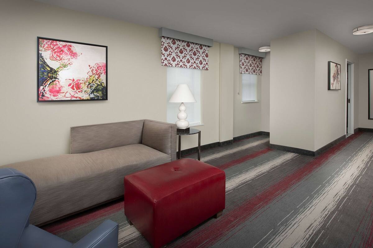 套房, 1 張特大雙人床 (2 Rooms) | 客廳 | LCD 電視