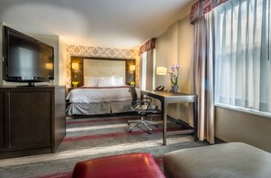 Hypo-allergenic bedding, desk, iron/ironing board - West End Washington DC, Tapestry Collection by Hilton (Washington)