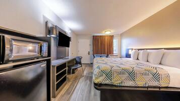 Standard Room, 1 King Bed, Non Smoking, Refrigerator & Microwave | Iron/ironing board, free WiFi, bed sheets
