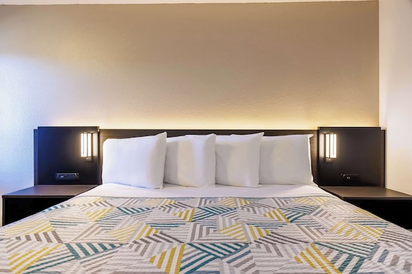 Standard Room, 1 King Bed, Non Smoking, Refrigerator & Microwave | Iron/ironing board, free WiFi, bed sheets