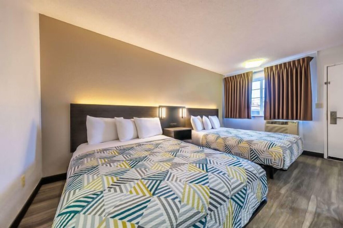 Iron/ironing board, WiFi (free), bed sheets