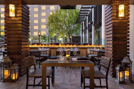 Petit déjeuner et dîner servis sur place. Hyatt Centric Santa Clara Silicon Valley
