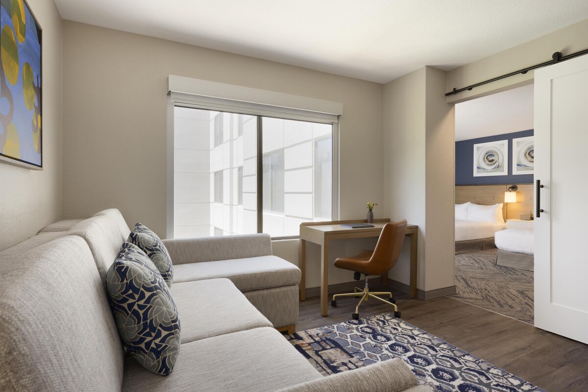 Suite, 1 Bedroom (Double) | 1 bedroom, hypo-allergenic bedding, in-room safe, desk