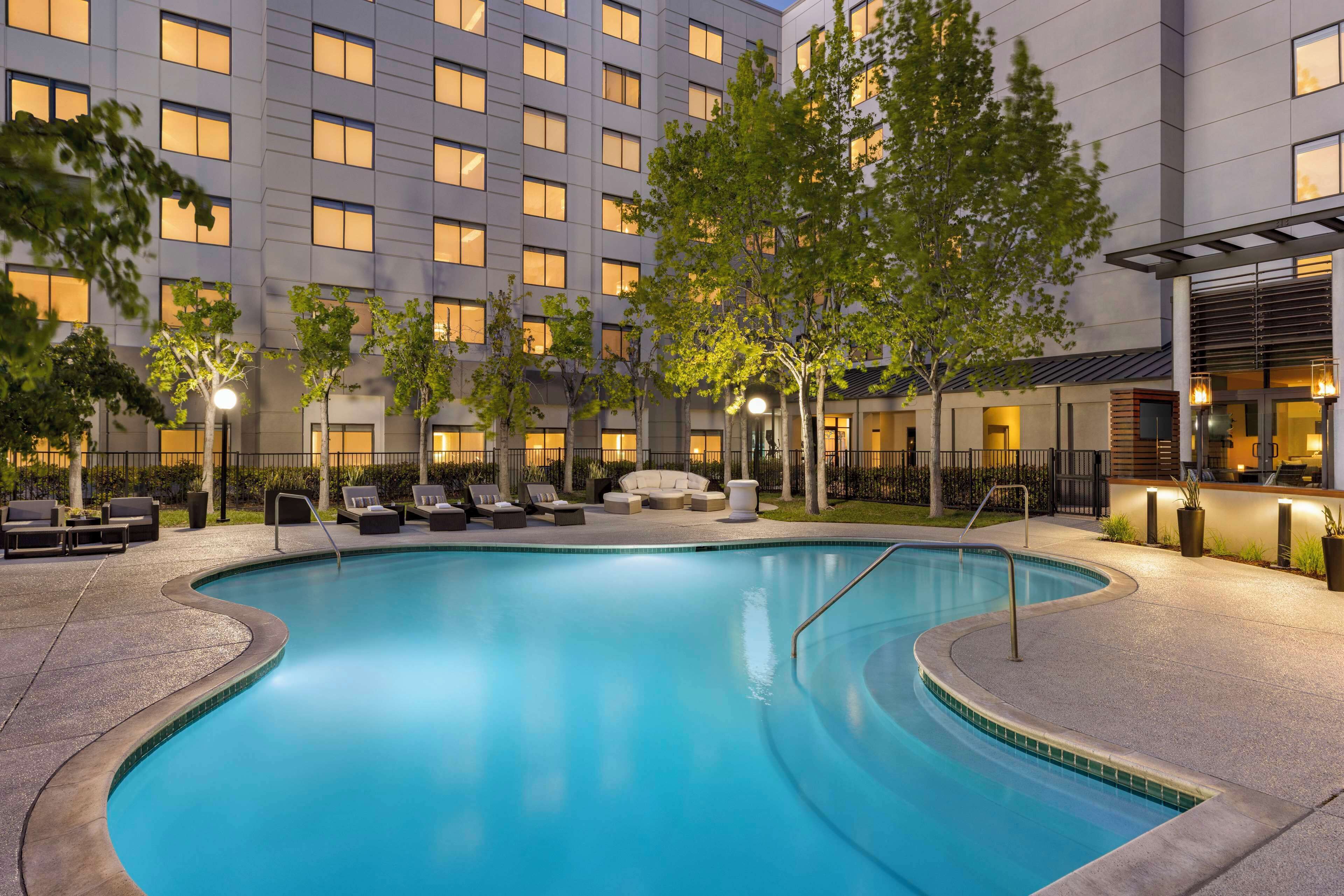 Outdoor pool, open 9:00 AM to 10:00 PM, sun loungers