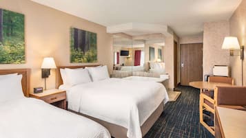 Suite, 1 Queen-Bett | Hochwertige Bettwaren, Schreibtisch, laptopgeeigneter Arbeitsplatz