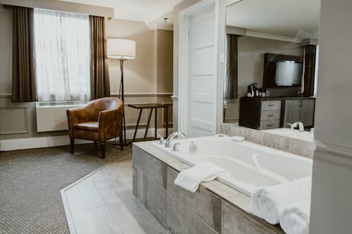 Egyptian cotton sheets, premium bedding, pillowtop beds, in-room safe