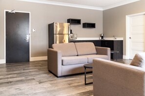 Suite, 1 habitación, accesible para personas con discapacidad | Sábanas de algodón egipcio y ropa de cama de alta calidad