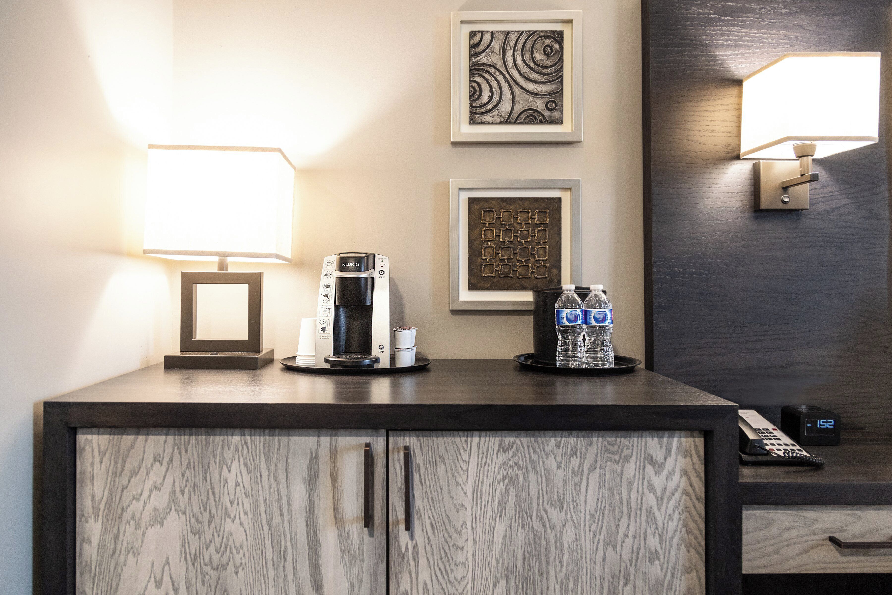 standard room, 1 queen bed | bathroom | free toiletries, hair dryer, towels