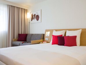 Habitación clásica, 1 cama doble con sofá cama | 1 dormitorio, colchones viscoelásticos, caja fuerte y escritorio