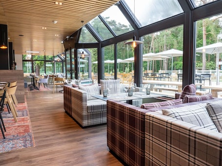 Lunch and dinner served . Novotel Rouen Sud Zenith Parc Expo