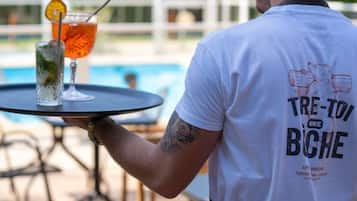 Se sirven comidas y cenas; con vista a la alberca