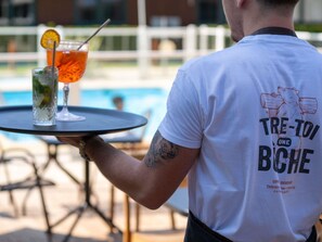 Lunch and dinner served, pool views  - Novotel Rouen Sud Zenith Parc Expo (Saint-Etienne-du-Rouvray)