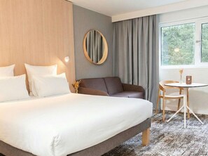 Superior Room, 1 Double Bed with Sofa bed | 1 bedroom, memory foam beds, in-room safe, desk - Novotel Rouen Sud Zenith Parc Expo (Saint-Etienne-du-Rouvray)
