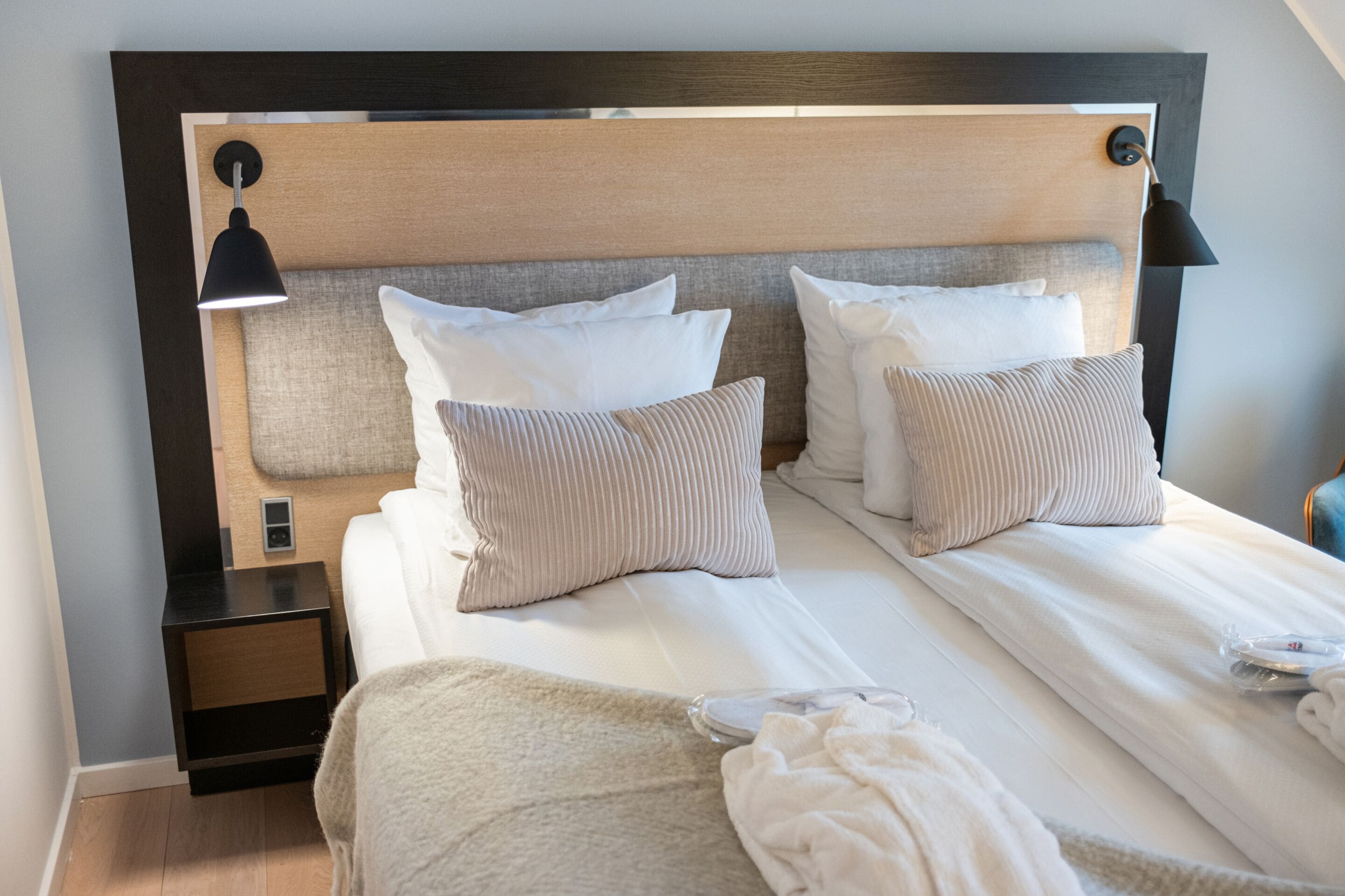 executive double room | hypo-allergenic bedding, desk, laptop workspace, iron/ironing board