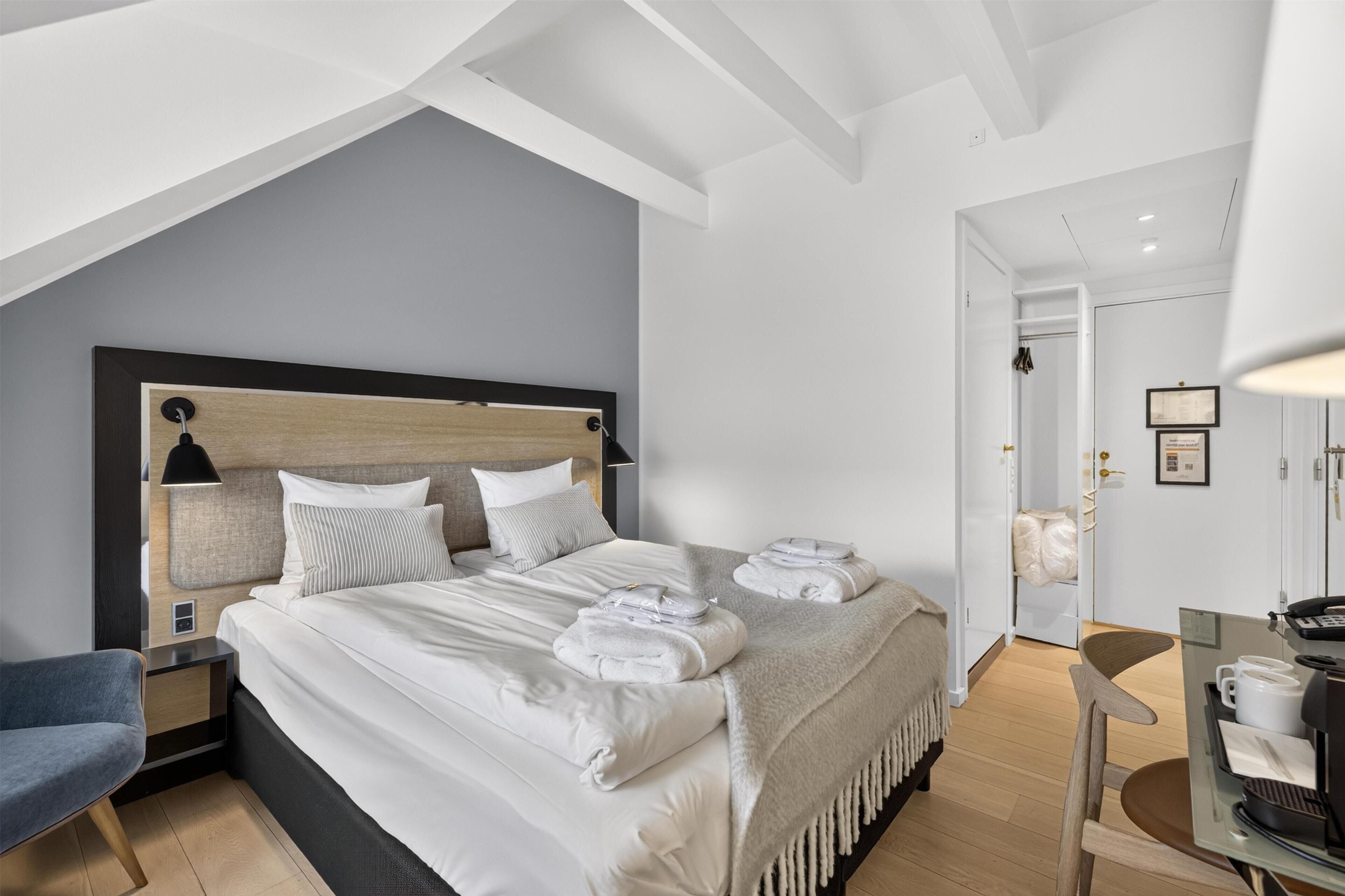 Executive Double Room | Hypo-allergenic bedding available, desk, laptop workspace