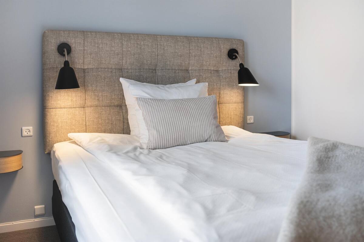 Standard single room | Hypo-allergenic bedding available, desk, laptop workspace