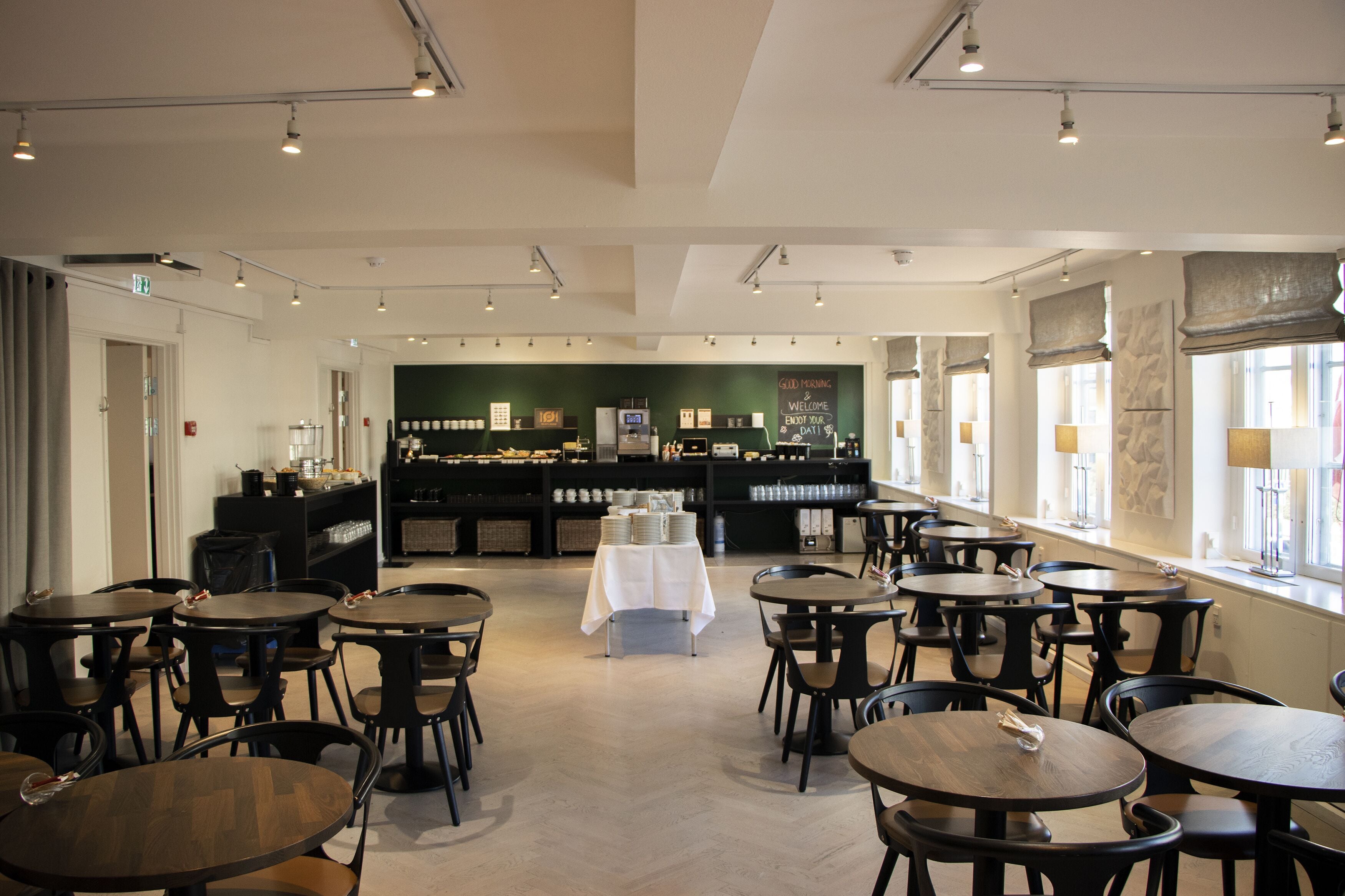 Daily continental breakfast (DKK 125 per person)