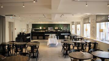 Daily continental breakfast (DKK 125 per person)