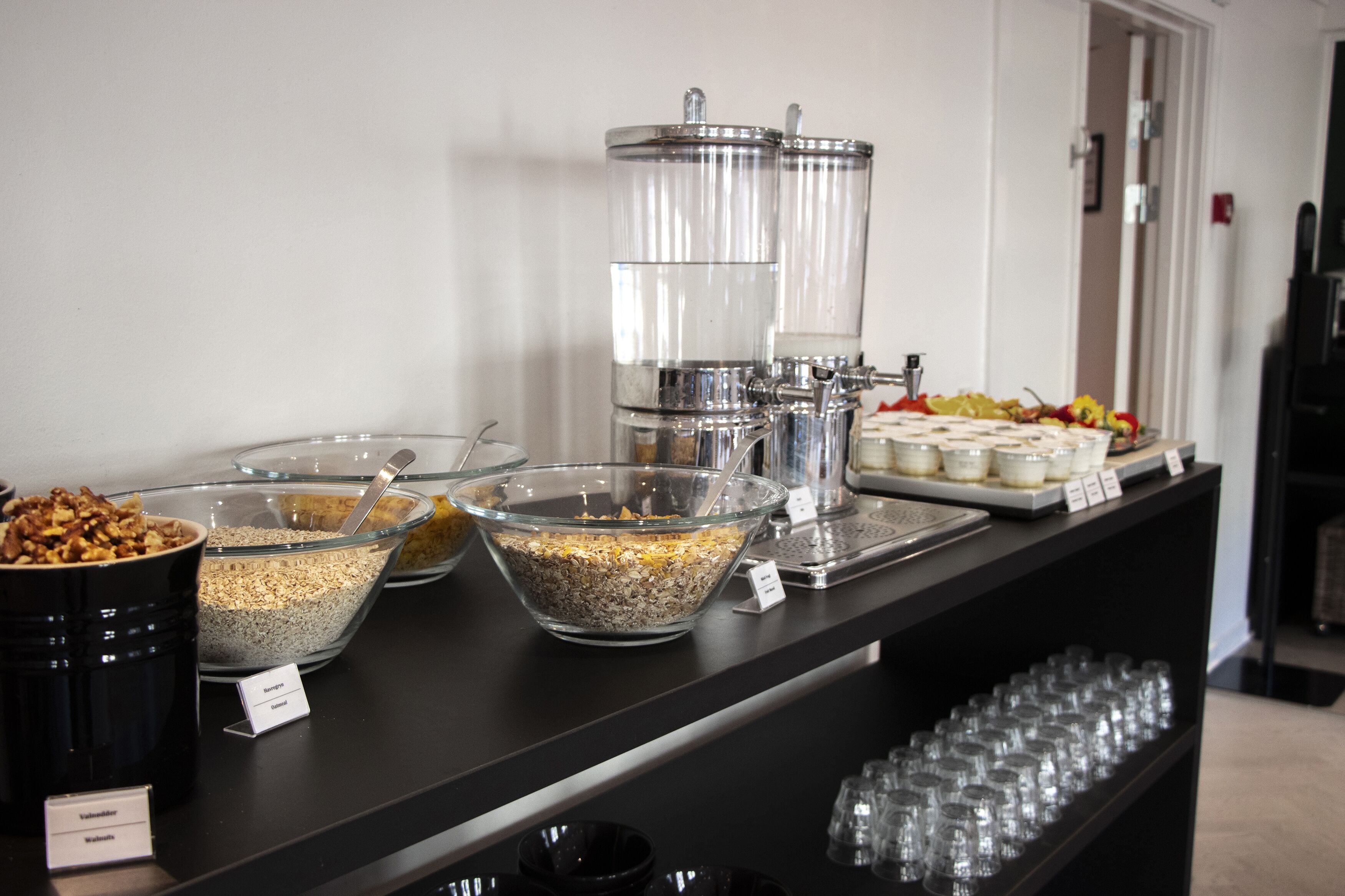 daily continental breakfast (dkk 125 per person)