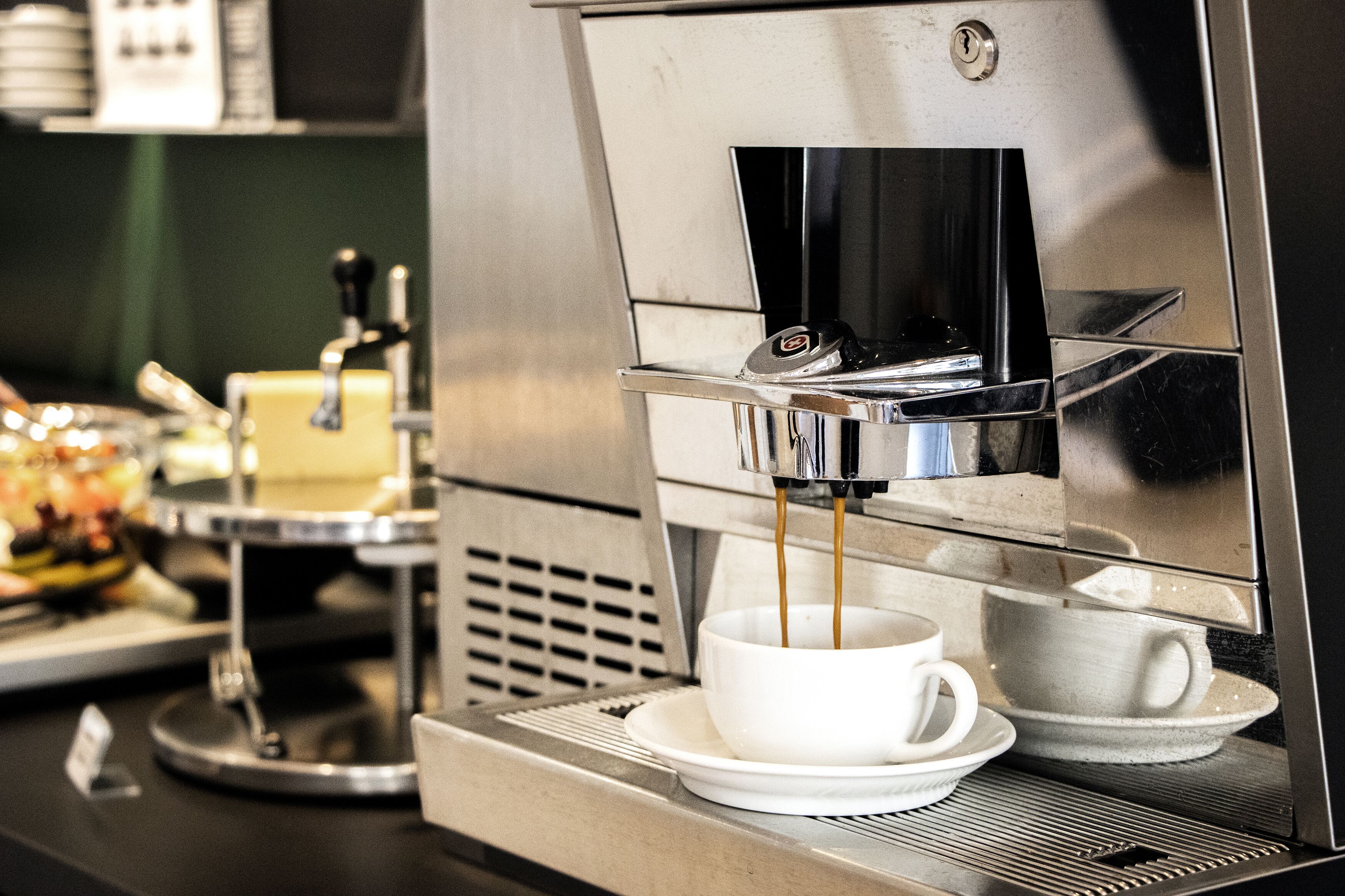 daily continental breakfast (dkk 125 per person)