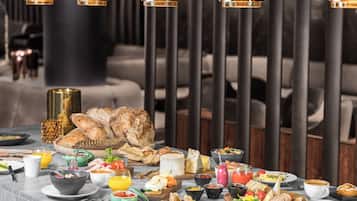 Café da manhã com buffet diário (DKK 255 por pessoa)