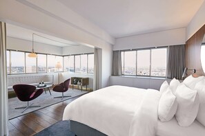 Junior Suite | Hypo-allergenic bedding, minibar, in-room safe, blackout curtains