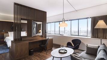 Roupas de cama antialérgicas, frigobar, cofres nos quartos