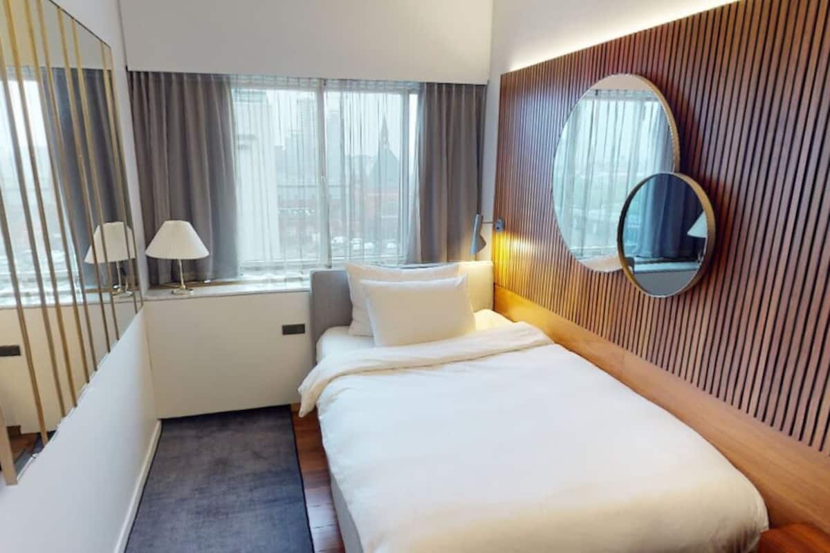 Room (Individual) | Hypo-allergenic bedding, minibar, in-room safe, blackout curtains