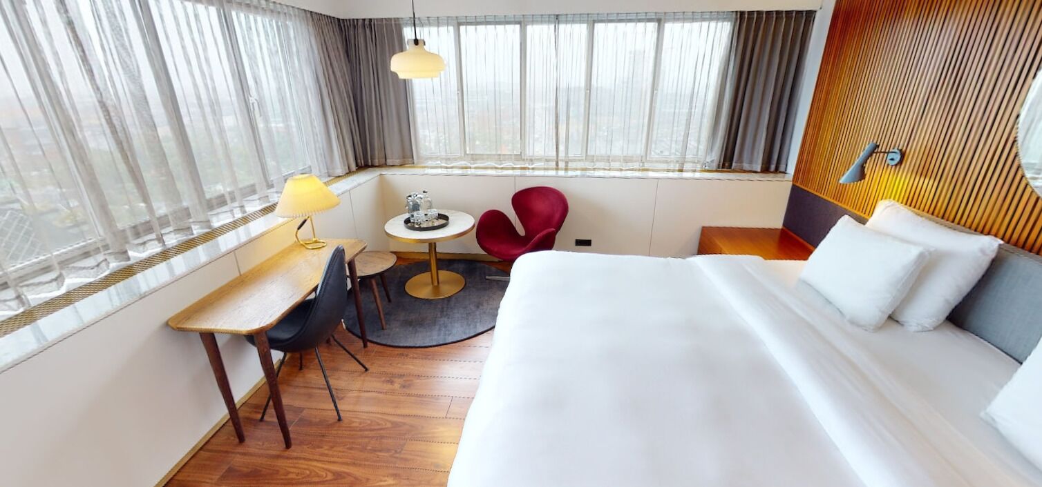 Premium Room | Hypo-allergenic bedding, minibar, in-room safe, blackout drapes