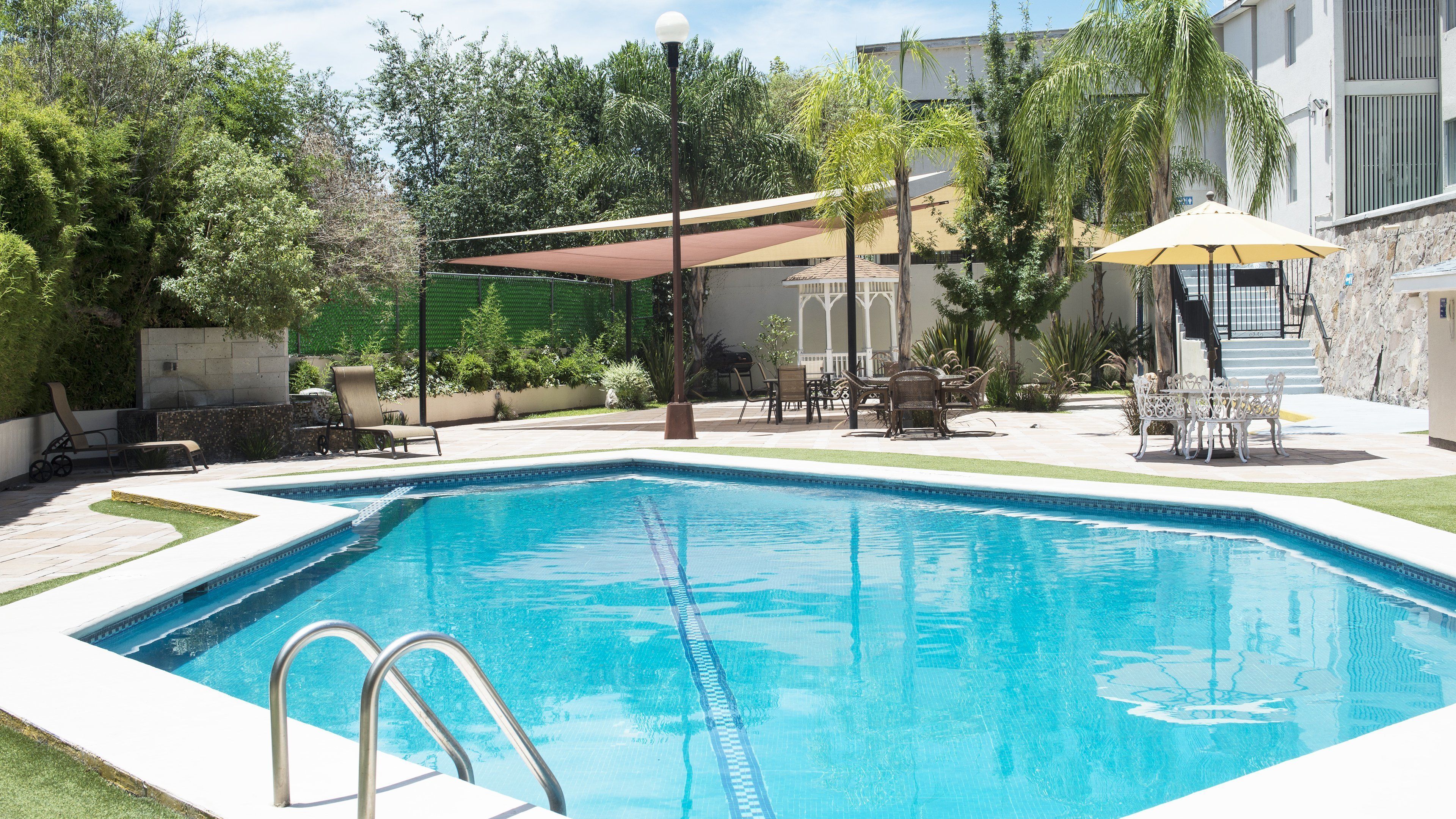 屋内プール、屋外プール