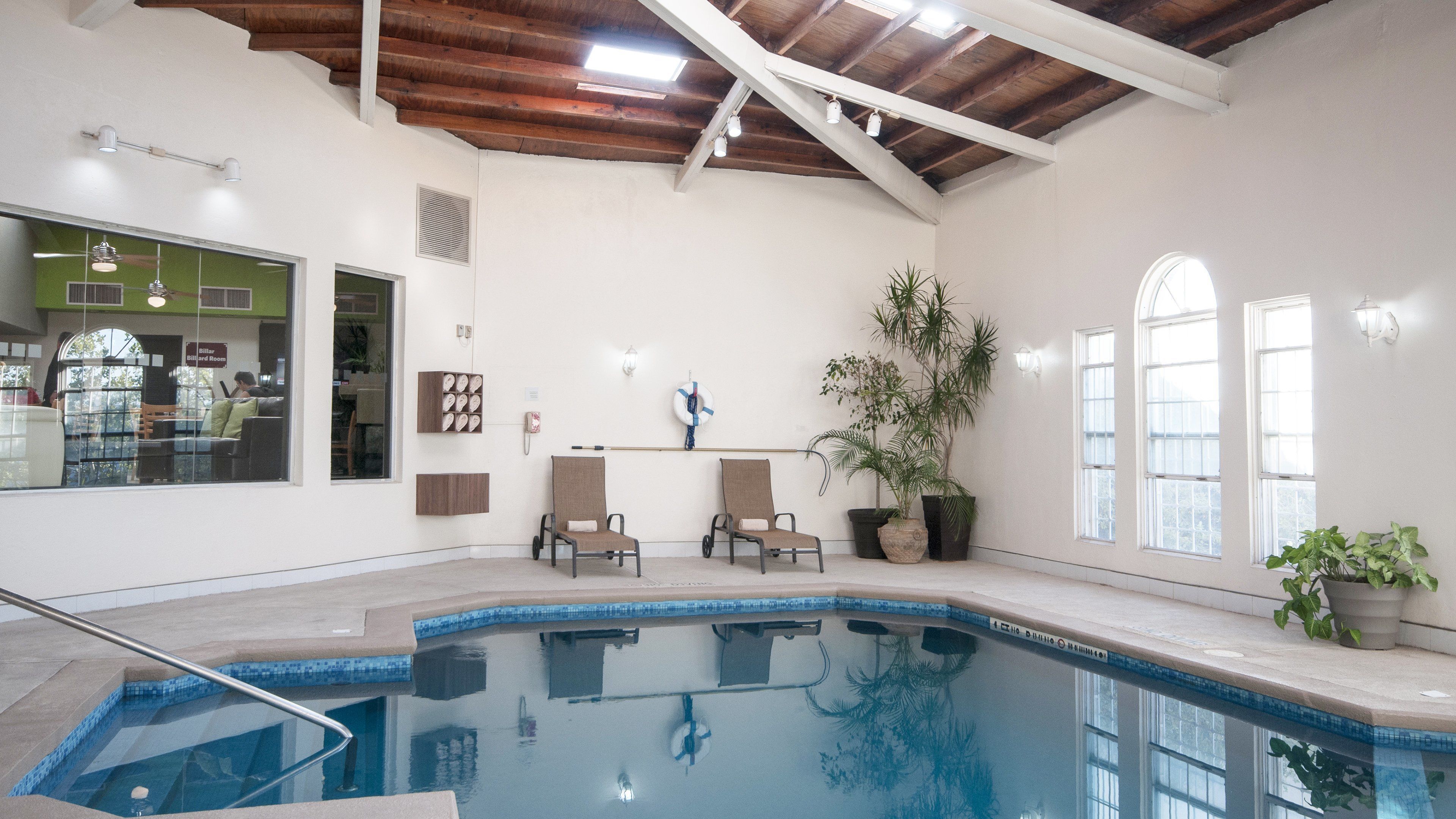 Piscine couverte, piscine extérieure