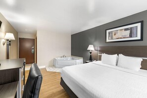 In-room safe, blackout curtains, iron/ironing board, rollaway beds - Quality Inn - Niagara Falls Blvd (Niagara Falls)