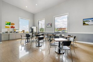 Free daily buffet breakfast - Quality Inn - Niagara Falls Blvd (Niagara Falls)