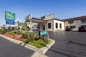 Front of property - Quality Inn - Niagara Falls Blvd (Niagara Falls)