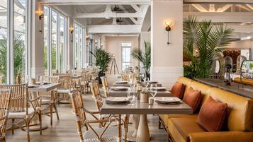 2 restaurants, breakfast served