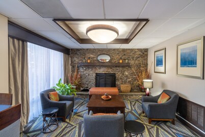 Holiday Inn Express Forsyth by IHG