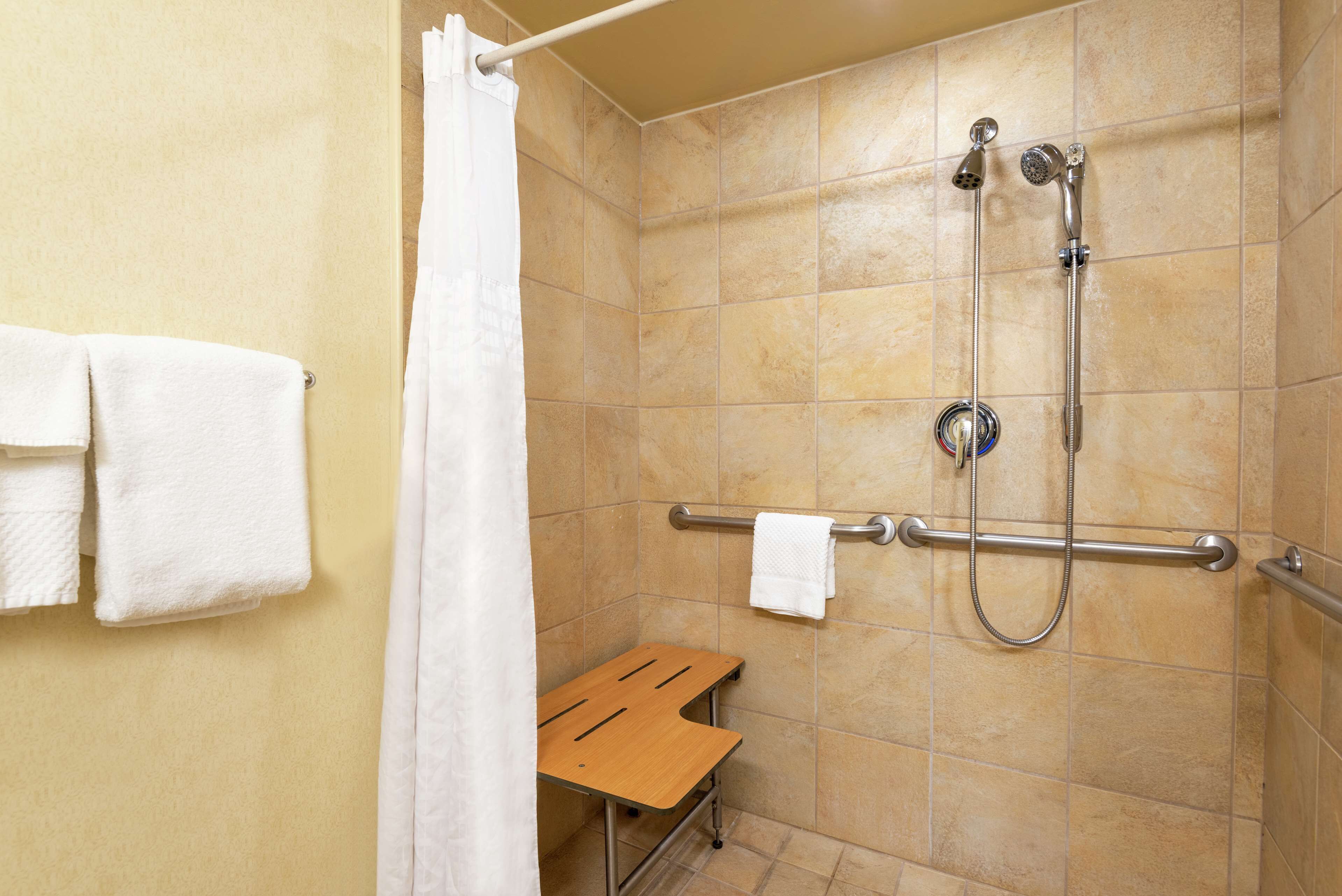 in-room safe, desk, laptop workspace, blackout curtains