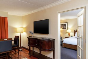 Junior Suite, 1 King Bed | In-room safe, desk, laptop workspace, blackout curtains