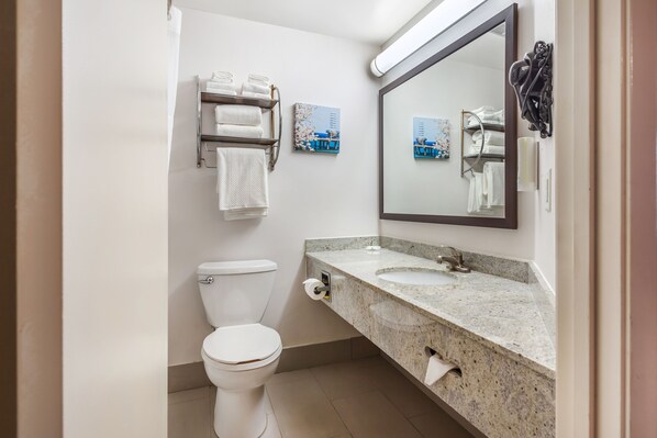 Rainfall showerhead, eco-friendly toiletries, hair dryer, towels - Quality Hotel (Burlington)
