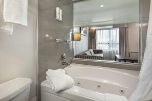 Desk, laptop workspace, iron/ironing board, bed sheets - Quality Hotel (Burlington)